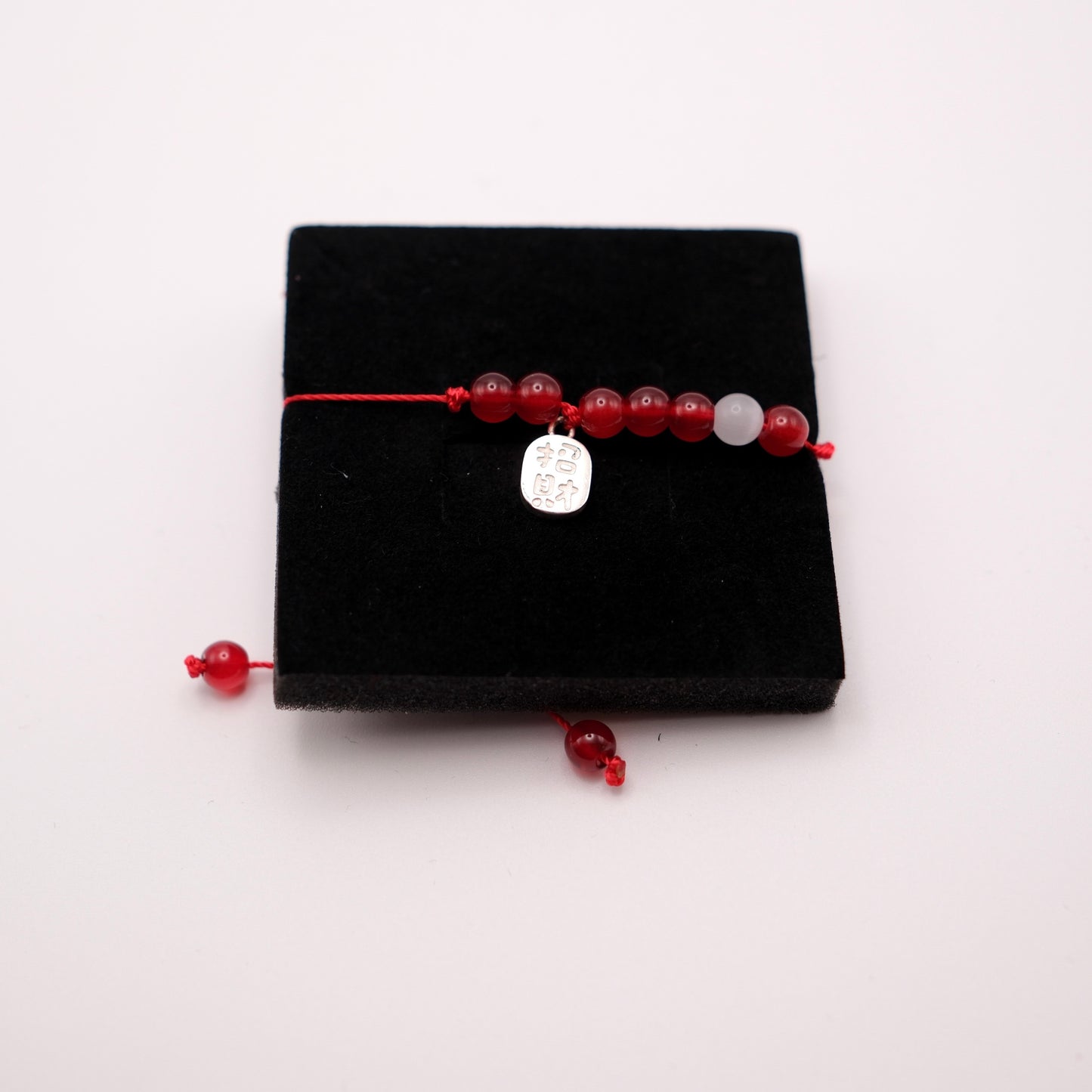 Red thread - Wealth (招财)